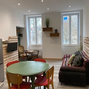 https://chez-mlissa-1.midi-pyreneeshotels.com