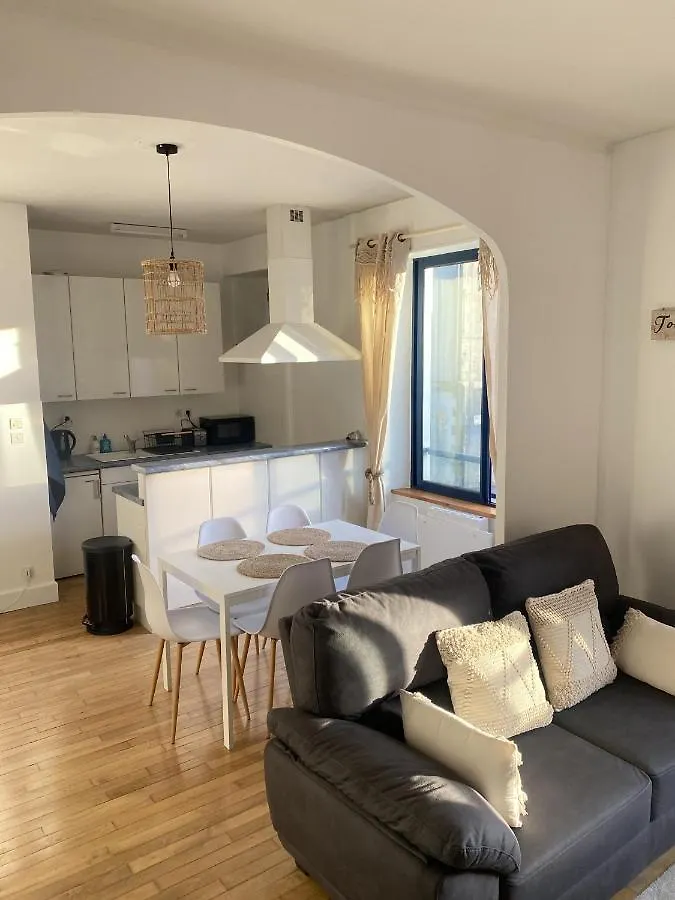 Quimper: T3 Avec Vue Cathedrale Proche Gare Apartment